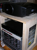 projecter_on_rack